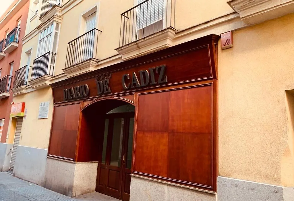 Bonito apartamento junto al Gran Teatro Falla-1