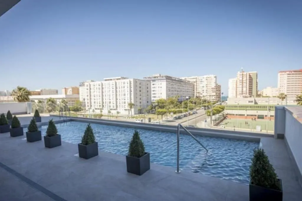 Torre D'Arenas, playa Victoria, piscina y parking-1