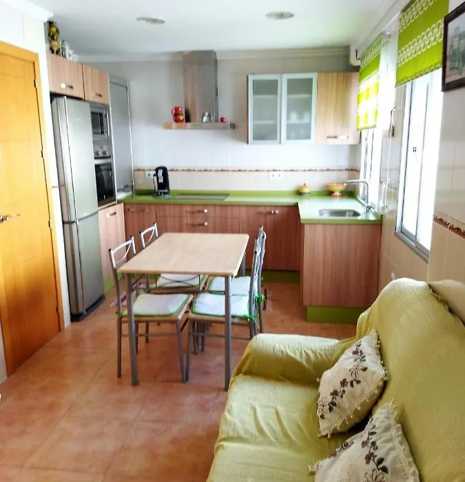 Apartamento tranquilo con 3 dormitorios-1