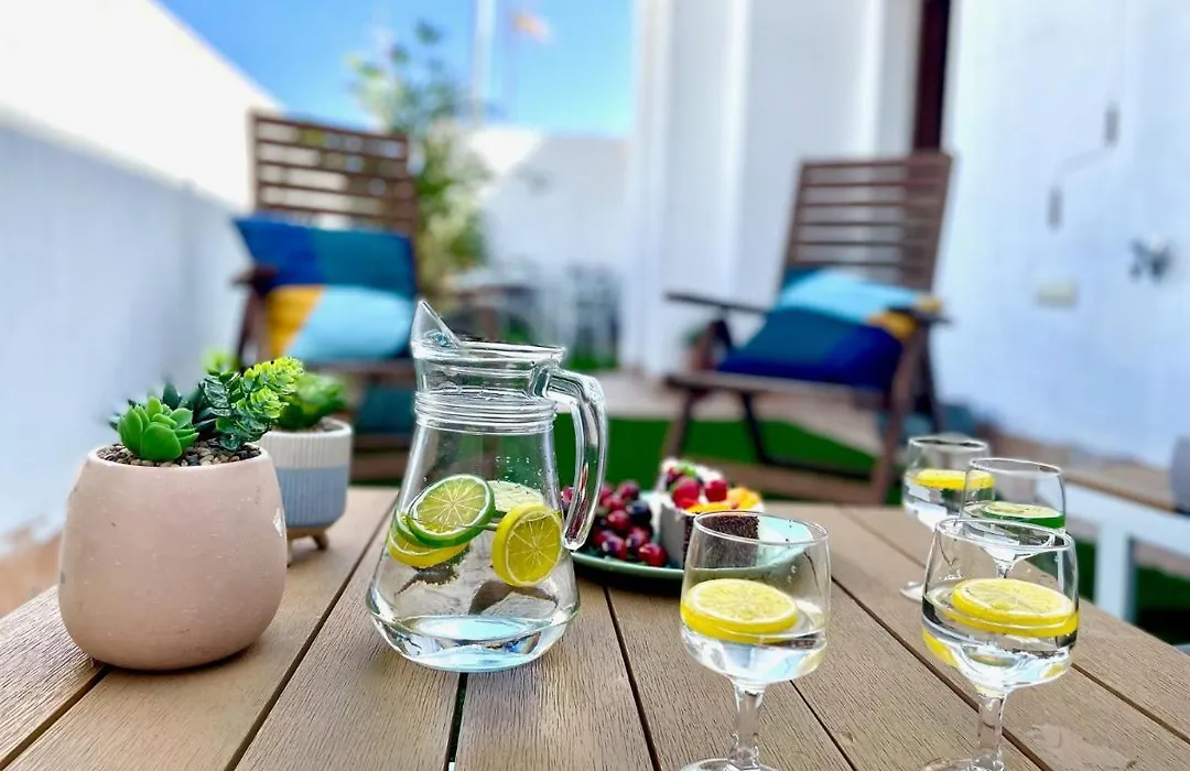 GATU PREMIUM ático Caleta , Preferente mayores de 25 años y familias-1