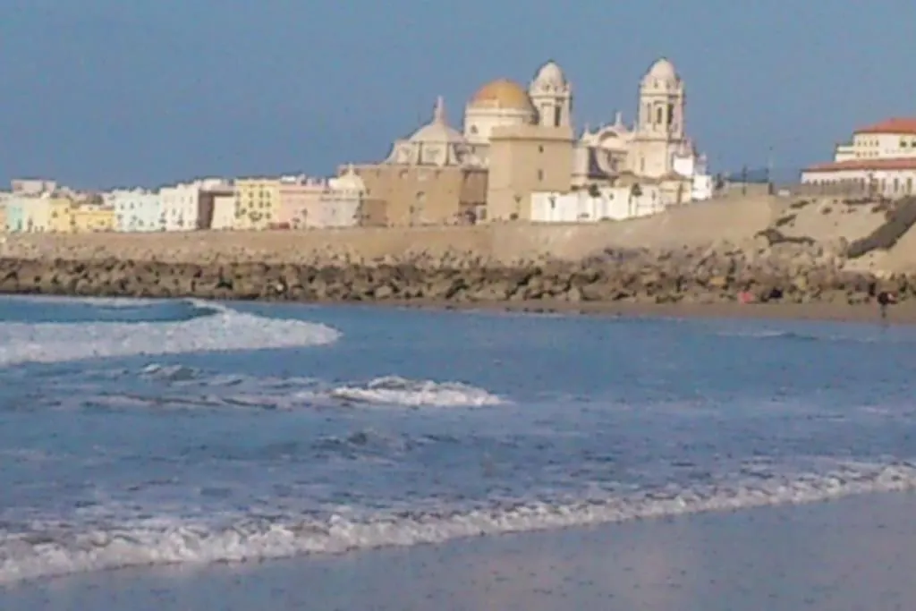 A 5 min de la playa Victoria y del Htal Pta Mar-1