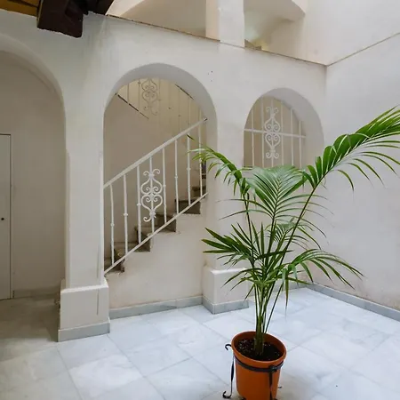 Apartamentos LOTO y LIZ by Cadiz4Rentals-2