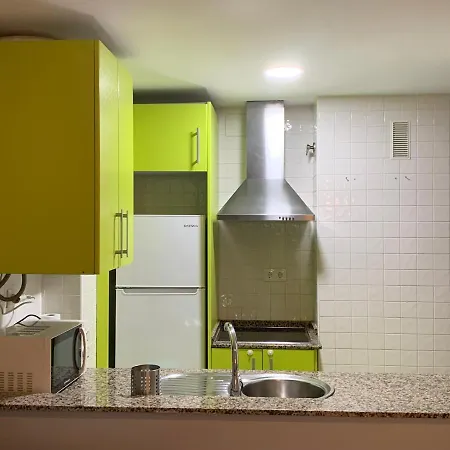 Apartamento a 5 minutos de la playa de la caleta-2