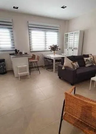 Estupendo Piso Nuevo en Playa Victoria-2