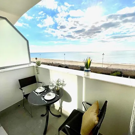 GATU Villa Camarote con vistas al mar , Preferente mayores de 21 años y familias-3