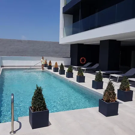 Torre D'Arenas, playa Victoria, piscina y parking-3