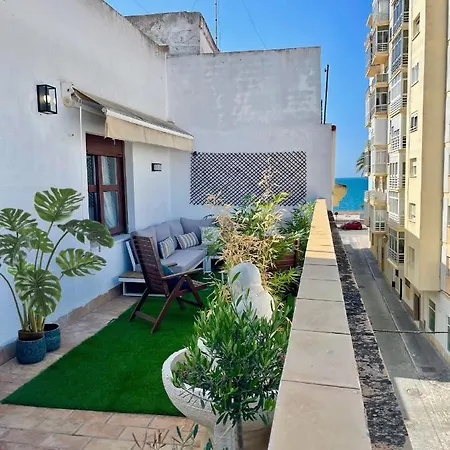 GATU PREMIUM ático Caleta , Preferente mayores de 25 años y familias-3