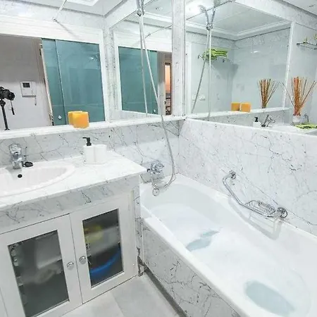 Preciado apartamento con vistas frontales al mar-3