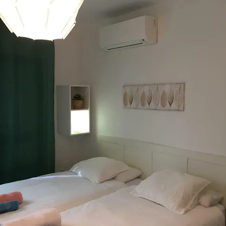 Estudio San Felipe junto a la Playa y el Hospital Puerta del Mar en Cádiz-3