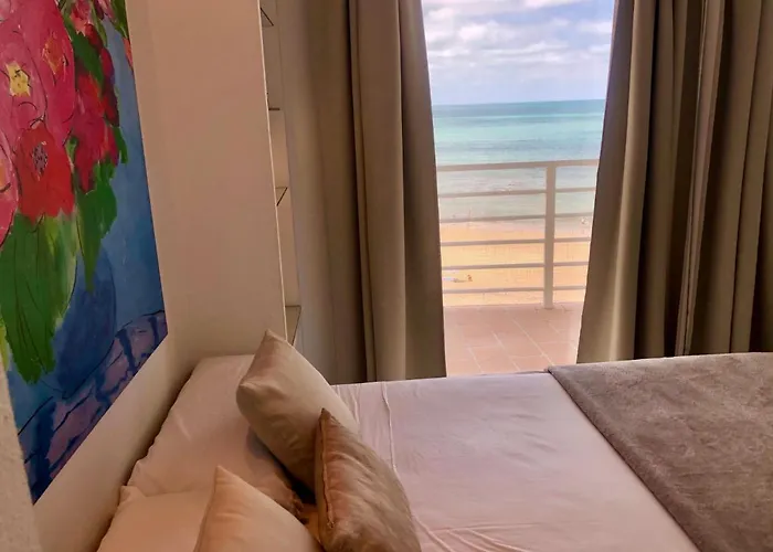 Apartamento GATU Vista Infinita 1ªlinea playa, vistas al mar Parking opcional Cádiz