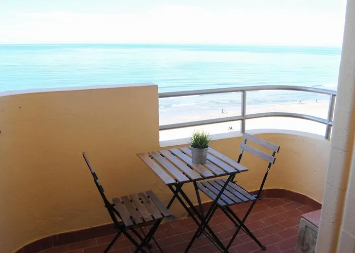 Apartamento Piso amplio frente al mar en pleno paseo marítimo. Cádiz