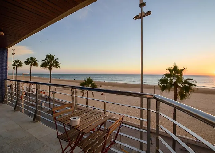 Preciado apartamento con vistas frontales al mar Cádiz