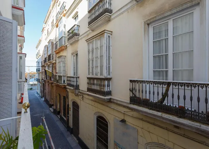 The Queen'S Designer Apartment By Cadiz4Rentals