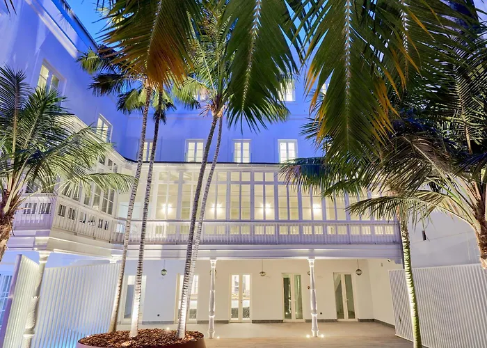 Tandem Palacio Veedor de Galeras Suites Cádiz