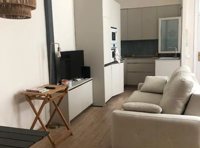 APARTAMENTO PREMIUM EN PLAZA MINA Minimalismo y confort a pasos del mar Cádiz