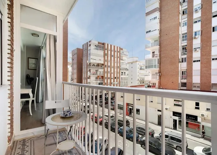 Cozy Room In Stylish Flat Just Steps From The Beach Cádiz