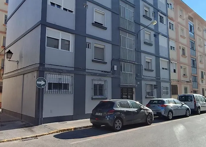 Apartamento Piso calidad precio junto a la Playa de la Victoria Cádiz