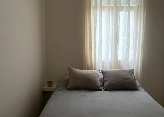 APARTAMENTO PREMIUM EN PLAZA MINA Minimalismo y confort a pasos del mar Cádiz