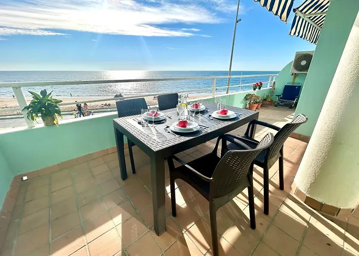 Apartamento GATU Isabel 1ª Línea de playa, terraza con vista al mar, parking opcional Cádiz
