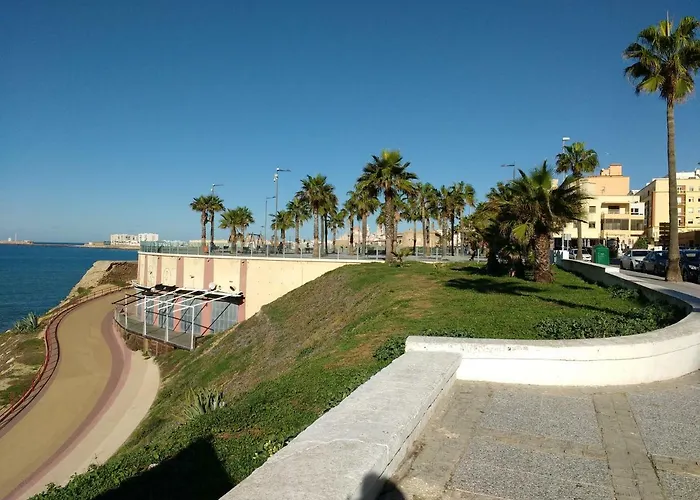 Apartamento Fernandez Ladreda con Acceso Directo a la Playa y a cinco minutos andando del Centro Cádiz